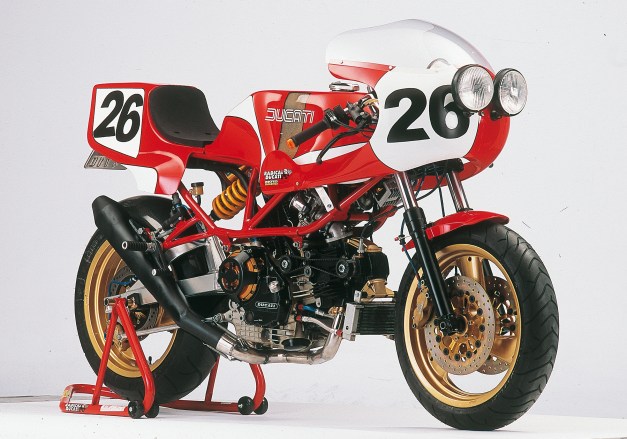 F4 FUERA SERIE 39-40.jpg